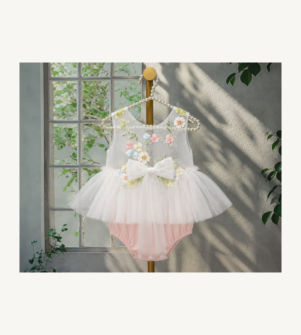 Barboteuse Fleurie Rose Poudré – Cérémonie & Baptême Bébé Fille