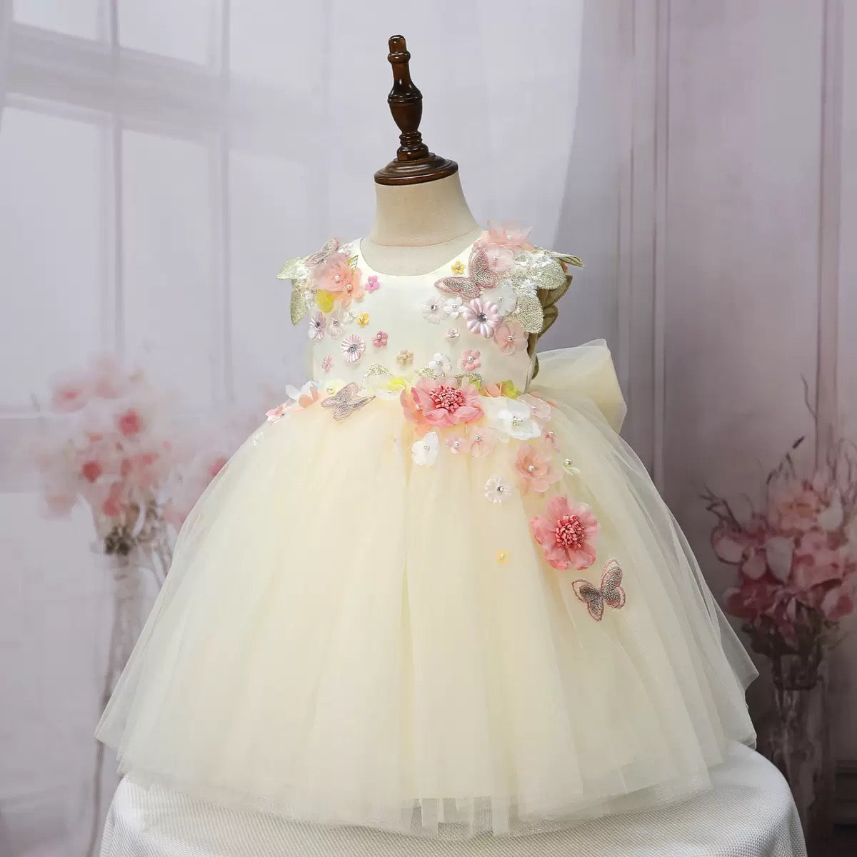Robe Princesse Fleurie Ivoire et Rose Poudré
